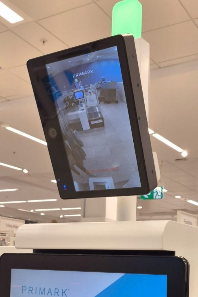¿Cajas de autopago o control de aduanas? 1 Pantalla de la cámara de seguridad en las cajas de autopago de Primark